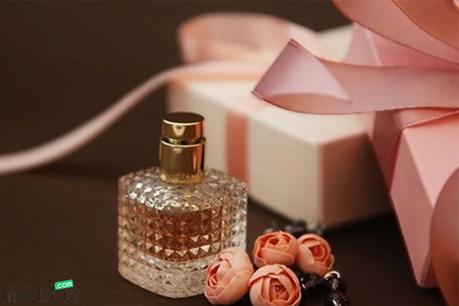 بهترین عطر چهار فصل زنانه